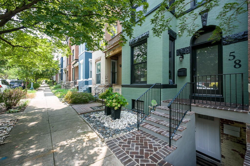 Gorgeous Rowhouse in Historic Neighborhood