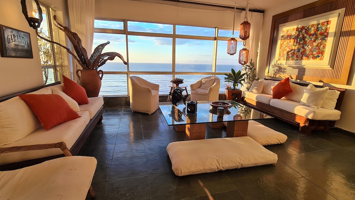 位于Caiobá海滩的大西洋前面的豪华公寓。