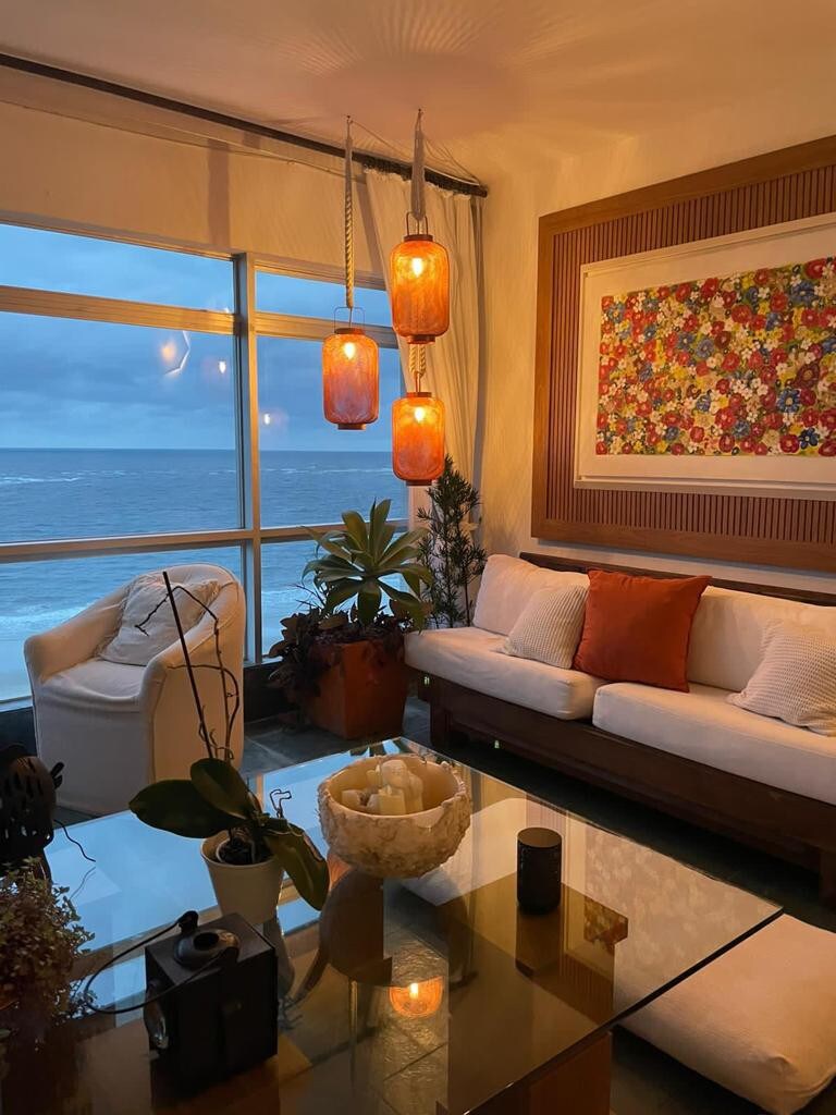 位于Caiobá海滩的大西洋前面的豪华公寓。