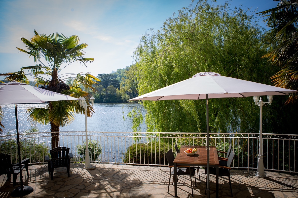 Holiday home  with terrace on the river.