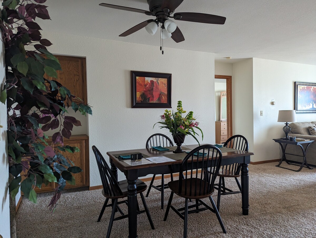 Cozy 1BD/1.5BA Apartment in Pewaukee