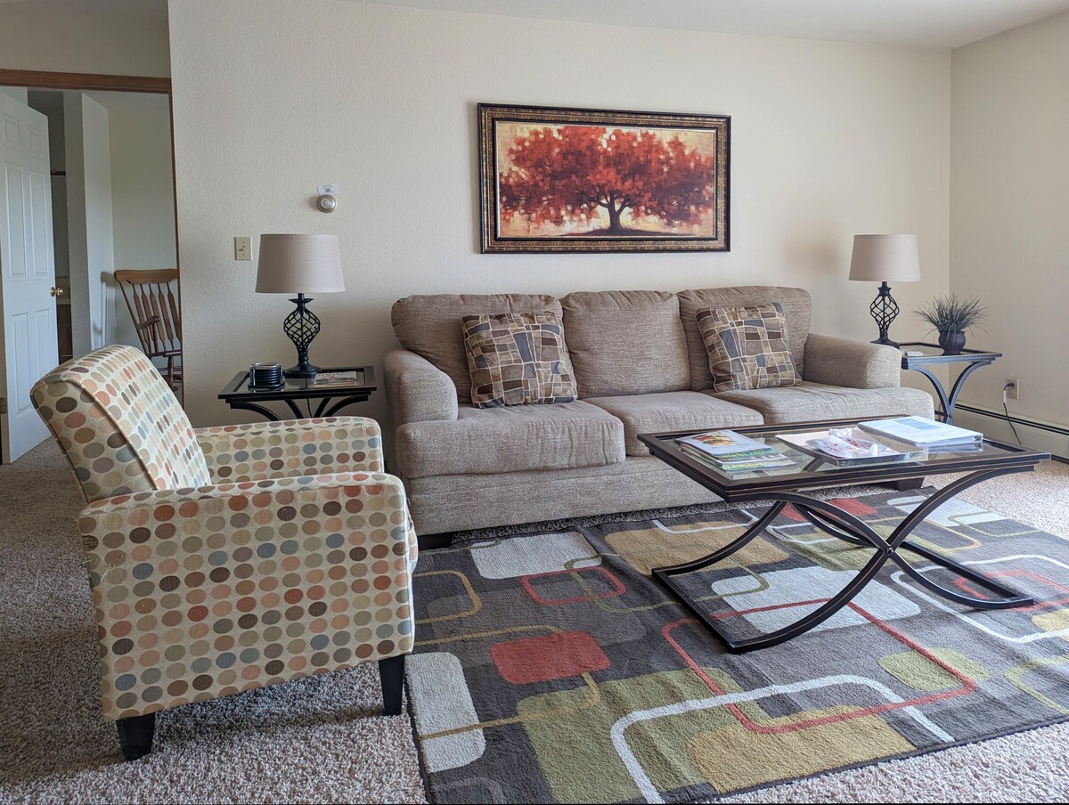 Cozy 1BD/1.5BA Apartment in Pewaukee