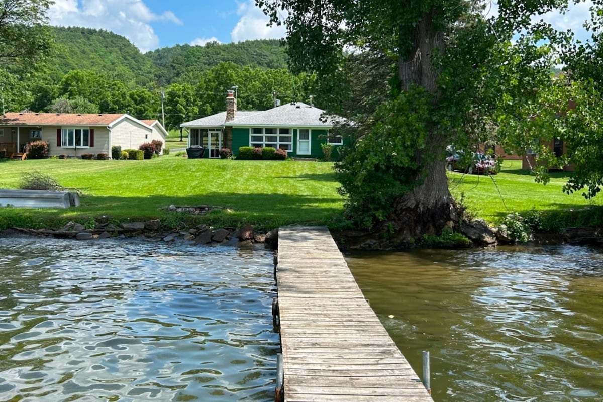 Lakeside Cottage on Honeoye Lake