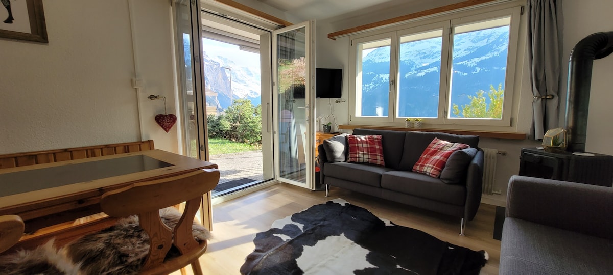 Valley Views Wengen • Terrasse mit Berg & Talblick