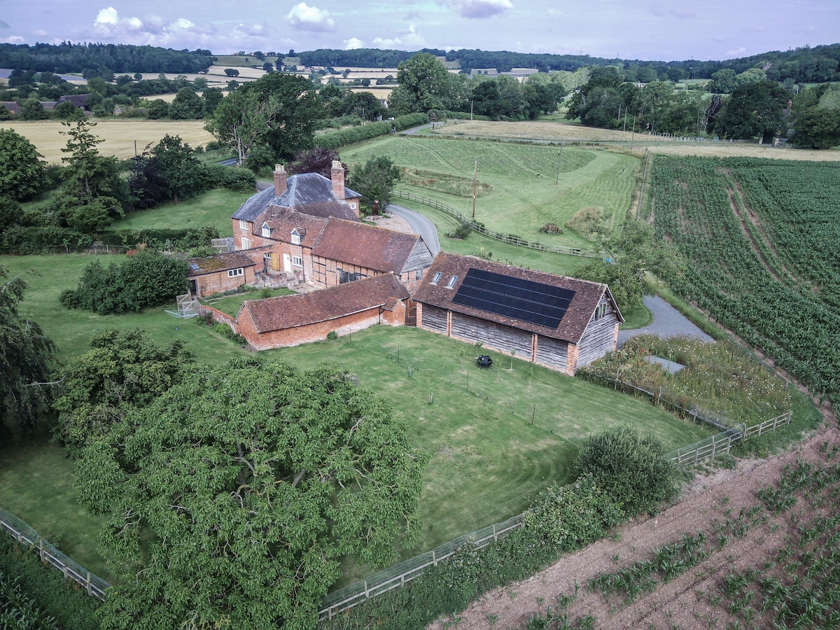 The Bear 's Barn