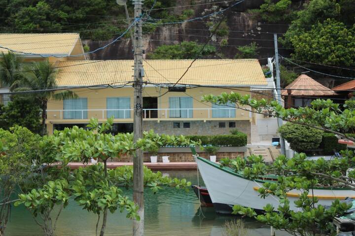 Barra da Lagoa的民宿