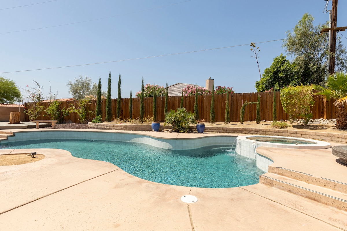 Modern desert retreat - luxurious pool and spa