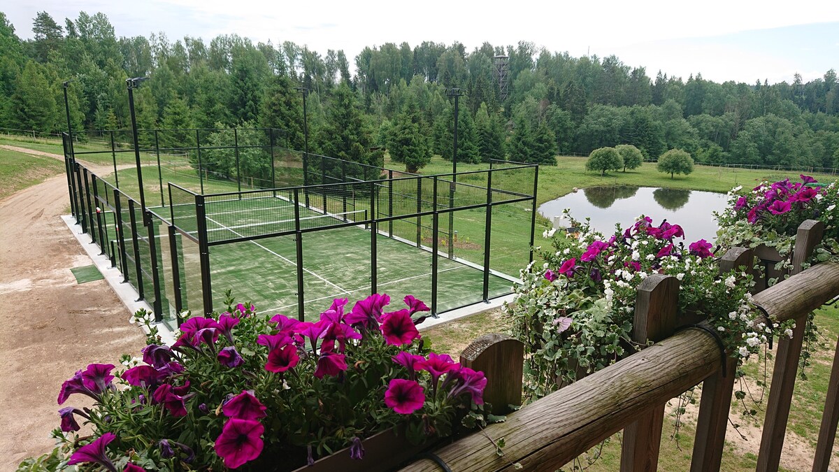 Truuta度假屋和Padel Court