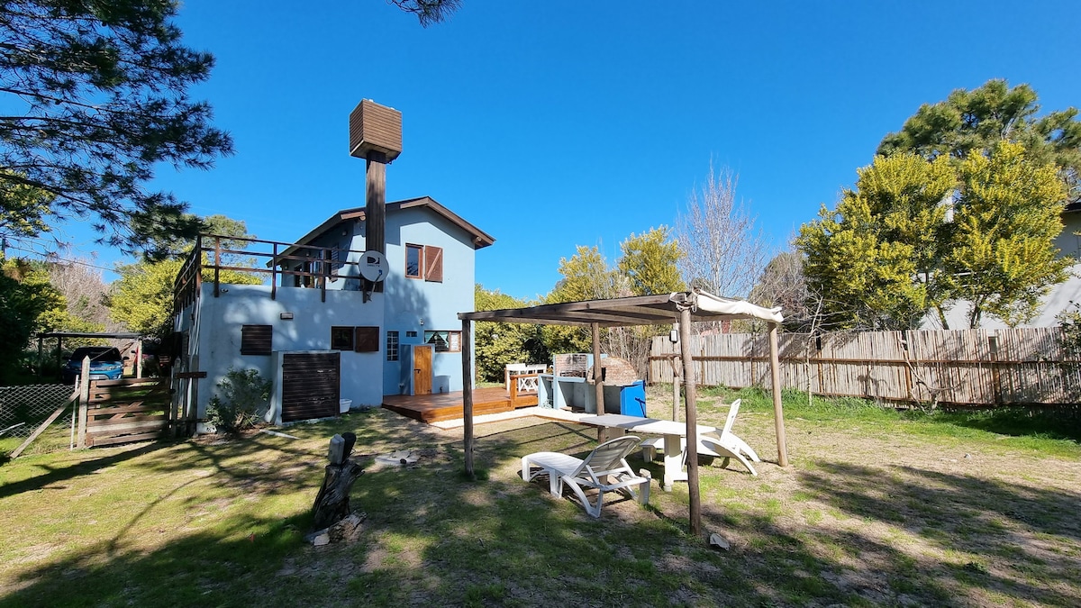 Casa en Las Gaviotas dos plantas, parque y terraza