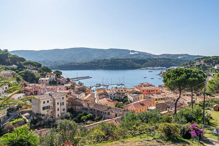 阿祖罗港 (Porto Azzurro)的民宿