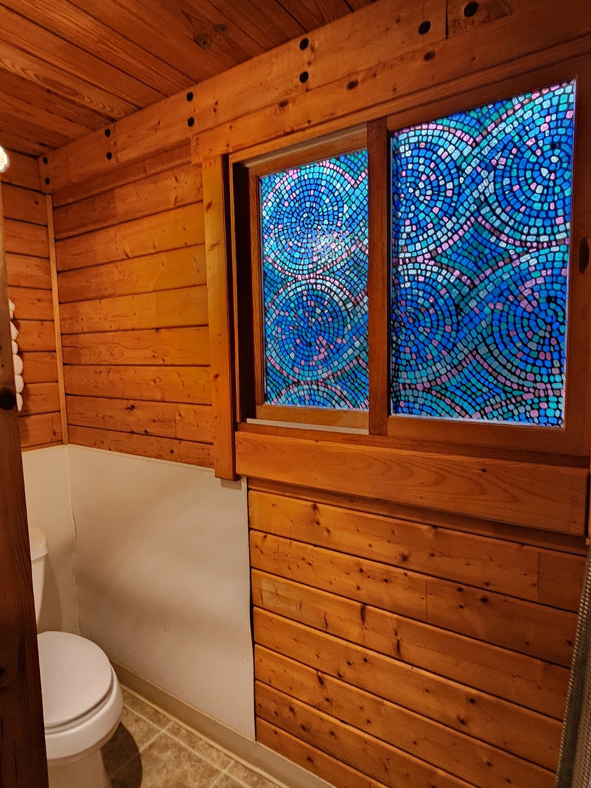 Log Cottage 422 ，带热水浴缸