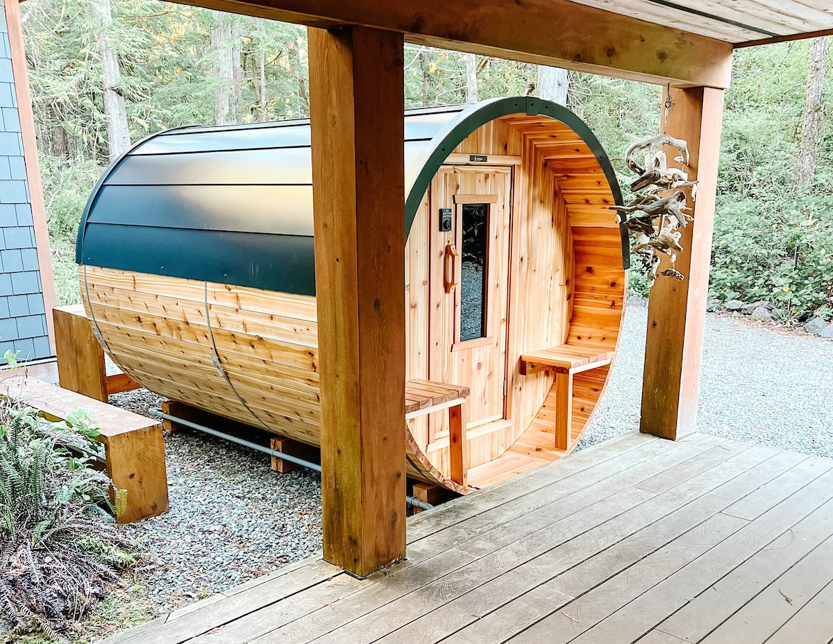 Sleepy Bear Guest House (Den 1) Barrel Sauna!