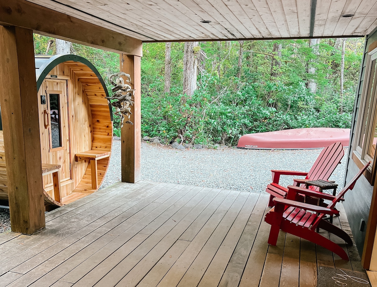 Sleepy Bear Guest House (Den 1) Barrel Sauna!