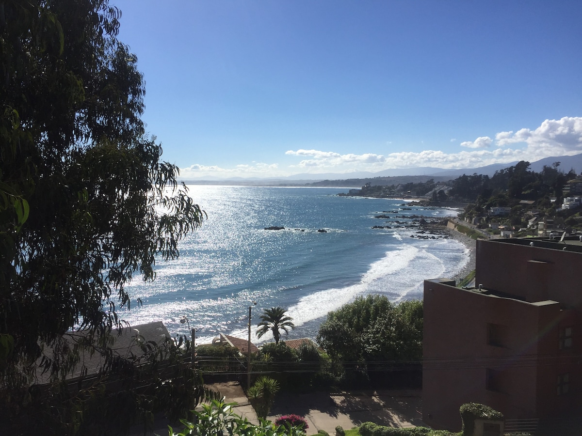 Cabaña con Balcón y Vista al Mar.