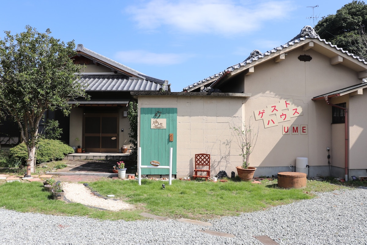 位于高取镇（ Takatori Town ）的休闲旅馆，历史悠久，徒步旅行（日式客房，可容纳2-4人）客房UME