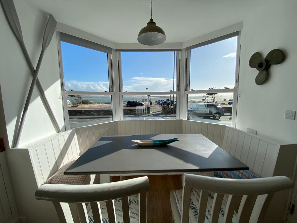 BOATHOUSE pet friendly seafront apartment Aberdyfi