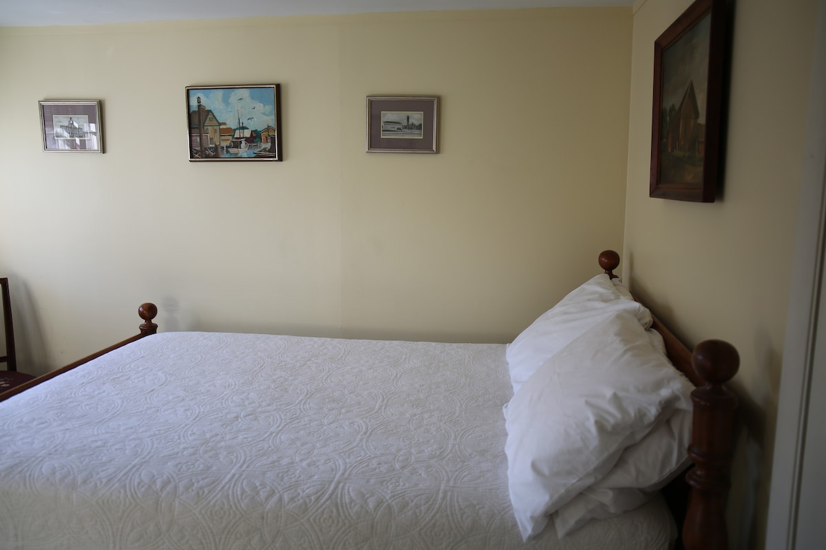 R7小房间，带全尺寸床和独立卫生间