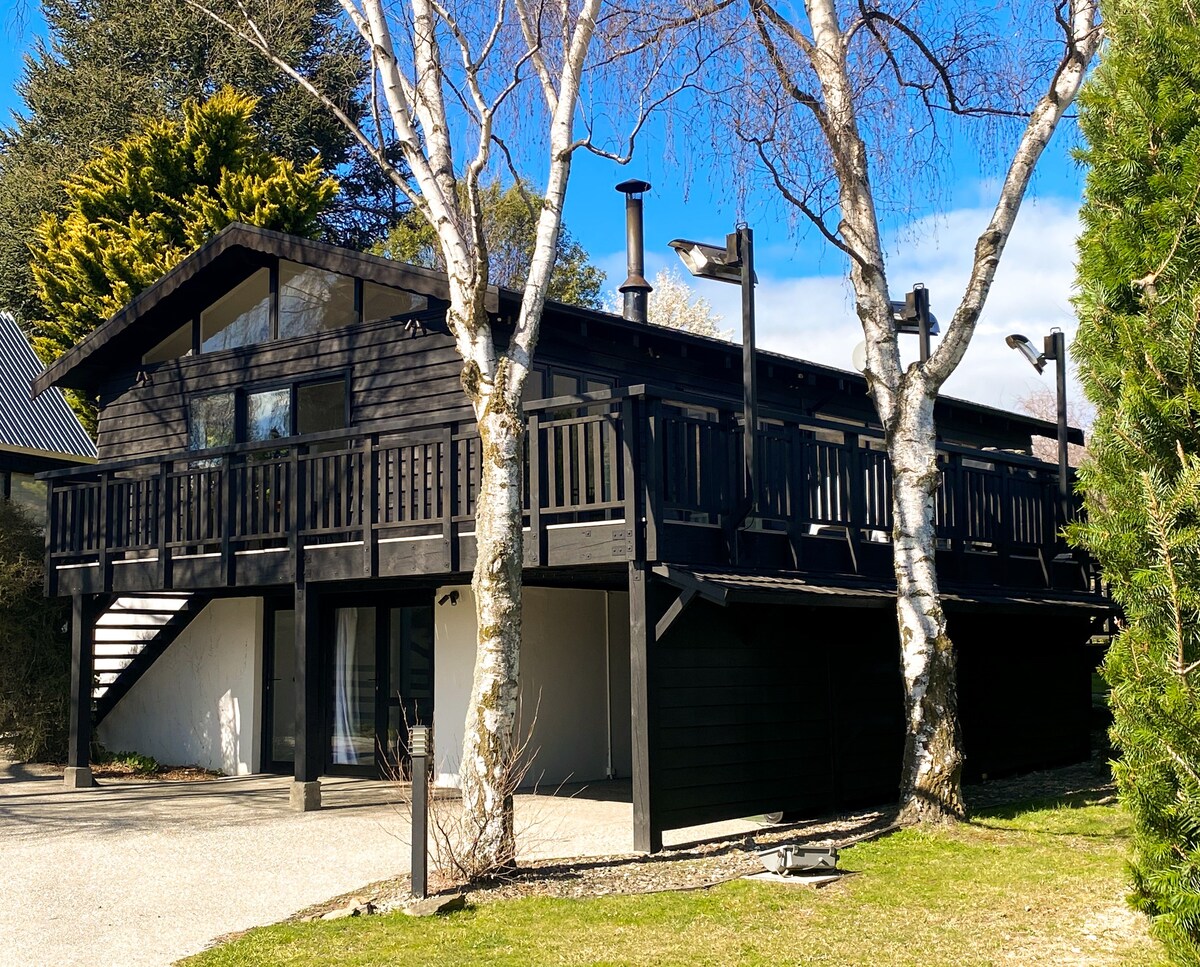 瓦纳卡湖别墅（ Lake Wanaka House ）距离湖200米！