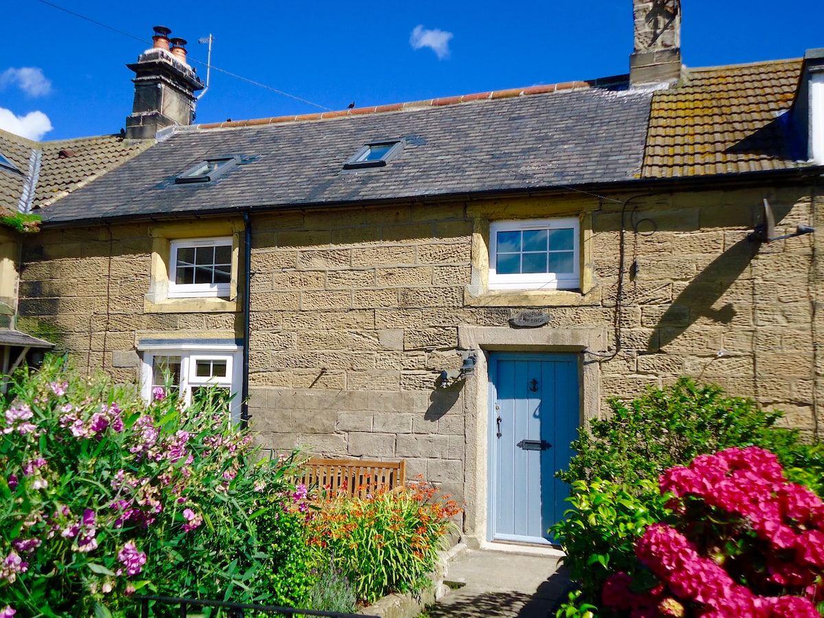 Anchor Cottage by the sea, Cresswell