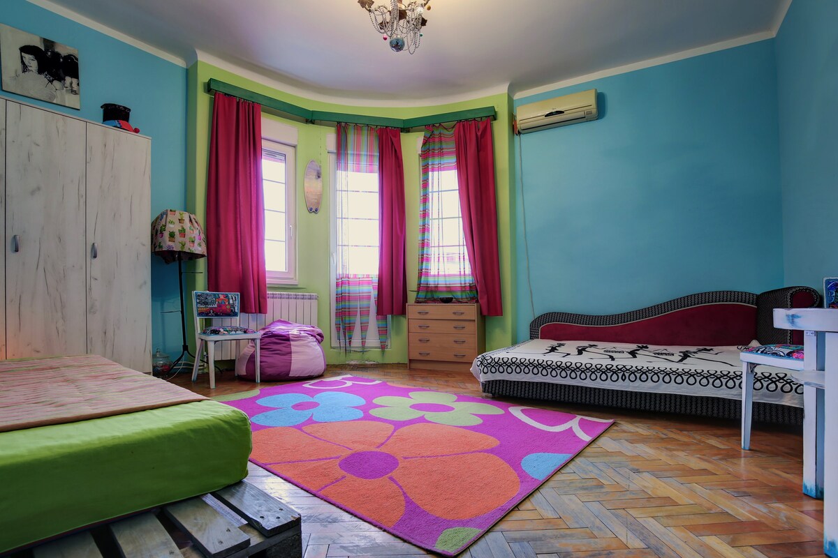 Colorful Dorcol Flat