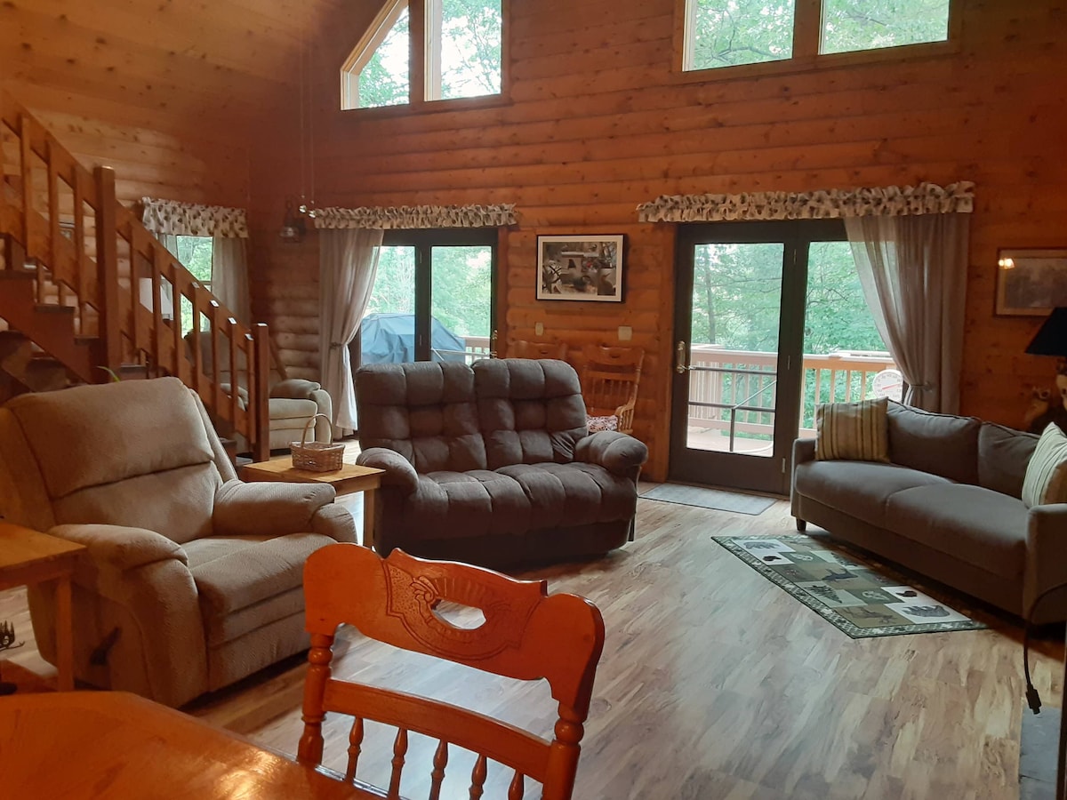 Best Location!  Riverview Lodge - 10 min. to Dells