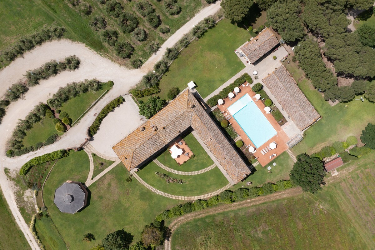 Rural Tuscany | Farmhouse with swimming pool