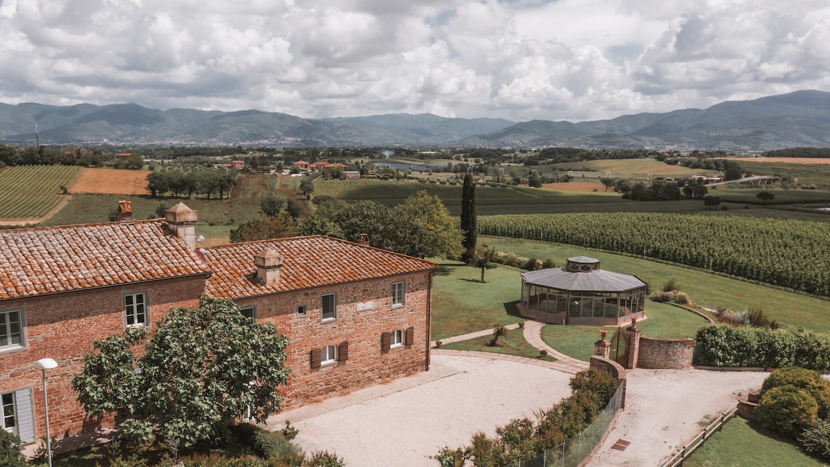 Rural Tuscany | Farmhouse with swimming pool