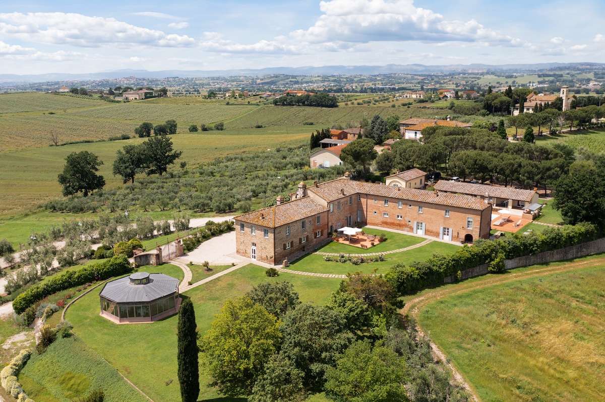 Rural Tuscany | Farmhouse with swimming pool