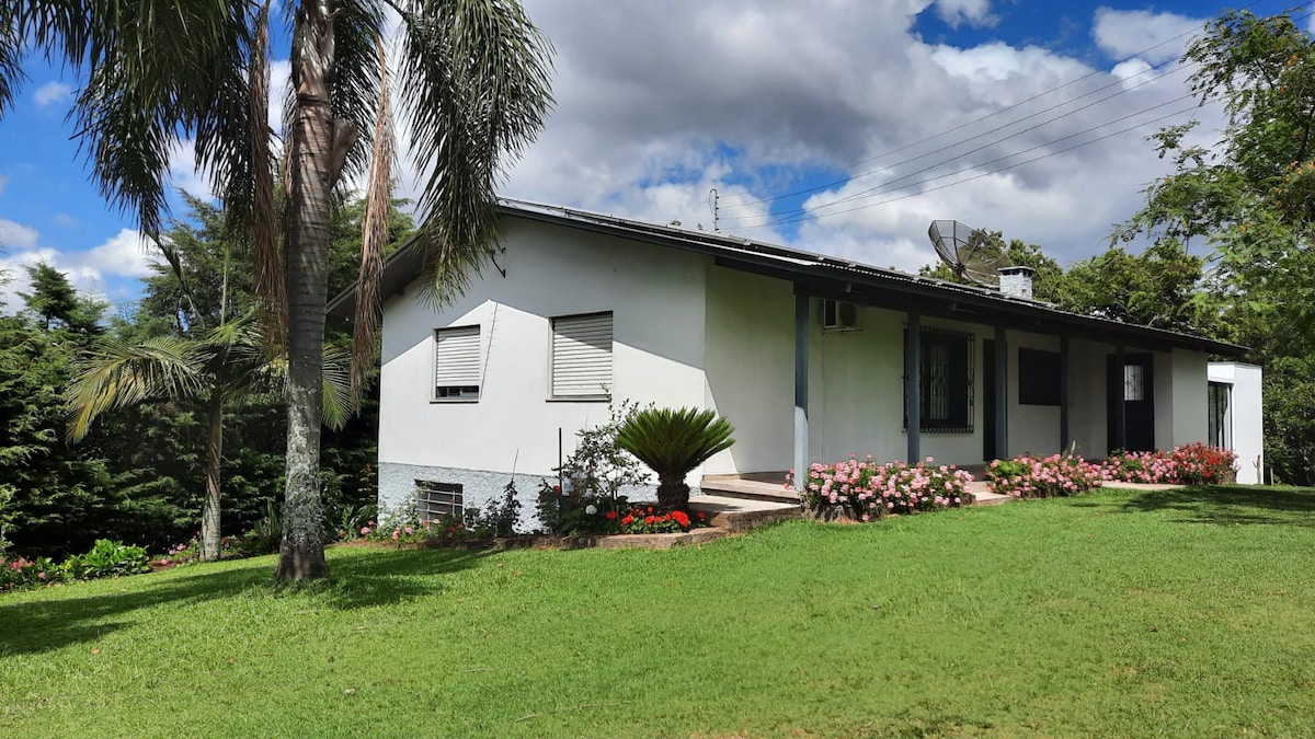 Casa no Vale  com vista a uma casa antiga de 1880