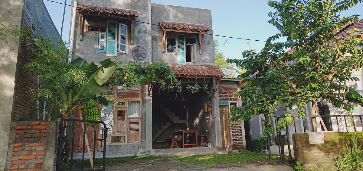 Kamar Ngisor at Omah Niteni, Family Homestay