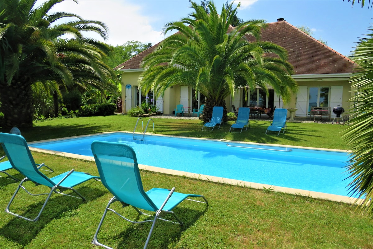 Villa d'architecte avec piscine et vue superbe