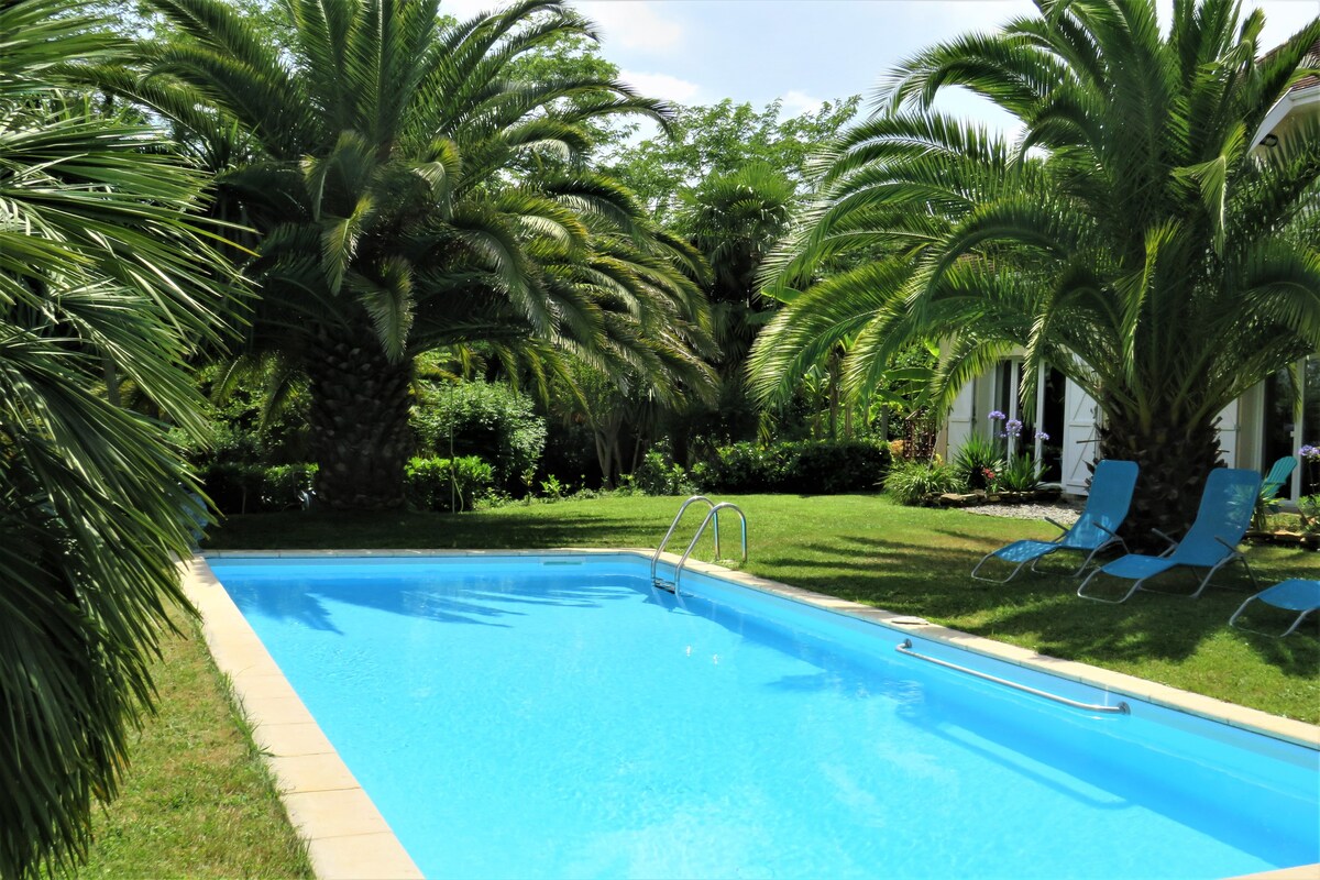 Villa d'architecte avec piscine et vue superbe