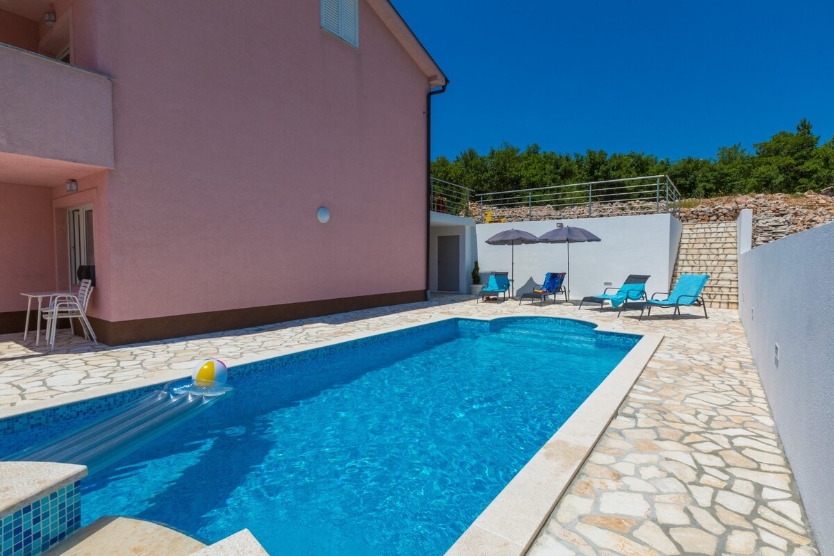 Apartment for 5 people with pool - Novi Vinodolski