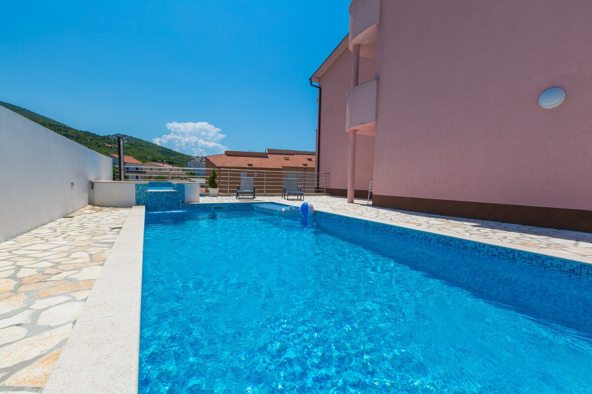 Apartment for 5 people with pool - Novi Vinodolski