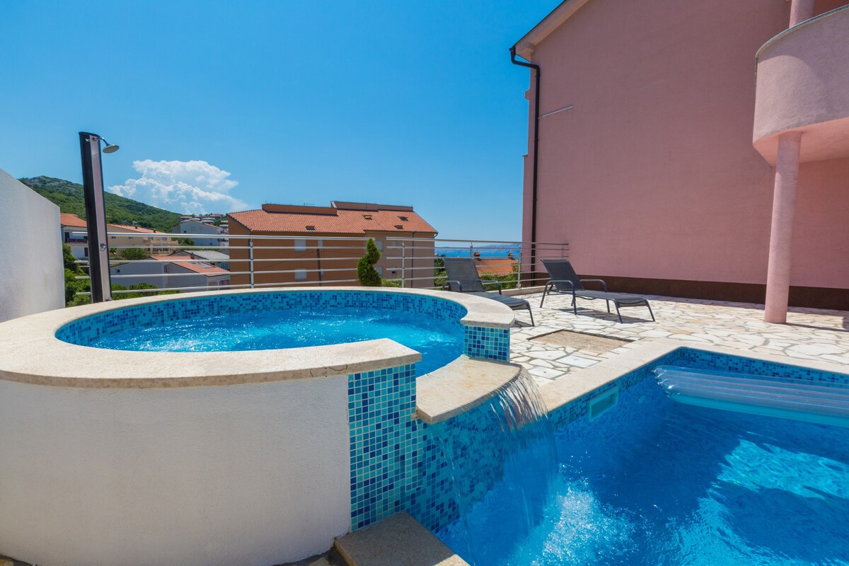 Apartment for 5 people with pool - Novi Vinodolski