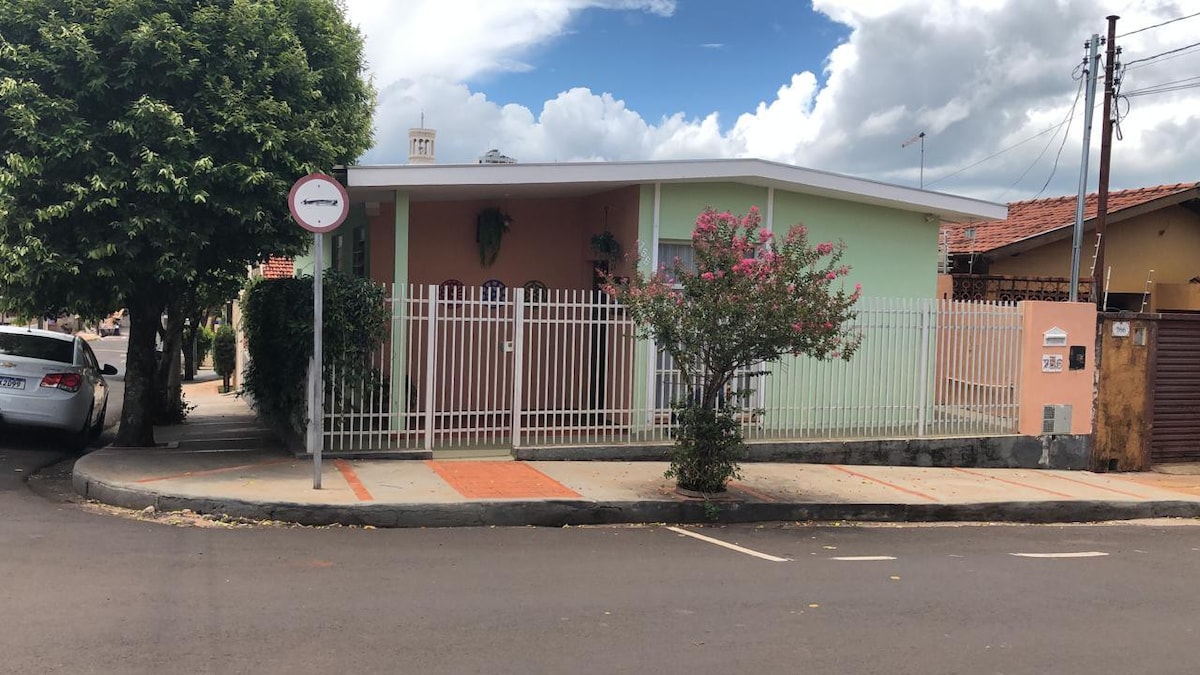 Casa colorida e aconchegante próxima à Catedral