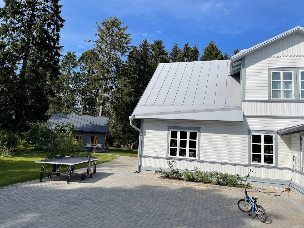 House for birdwatchers & hikers