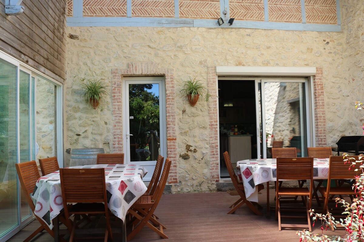 Ferme basco-landaise rénovée (300m²), piscine