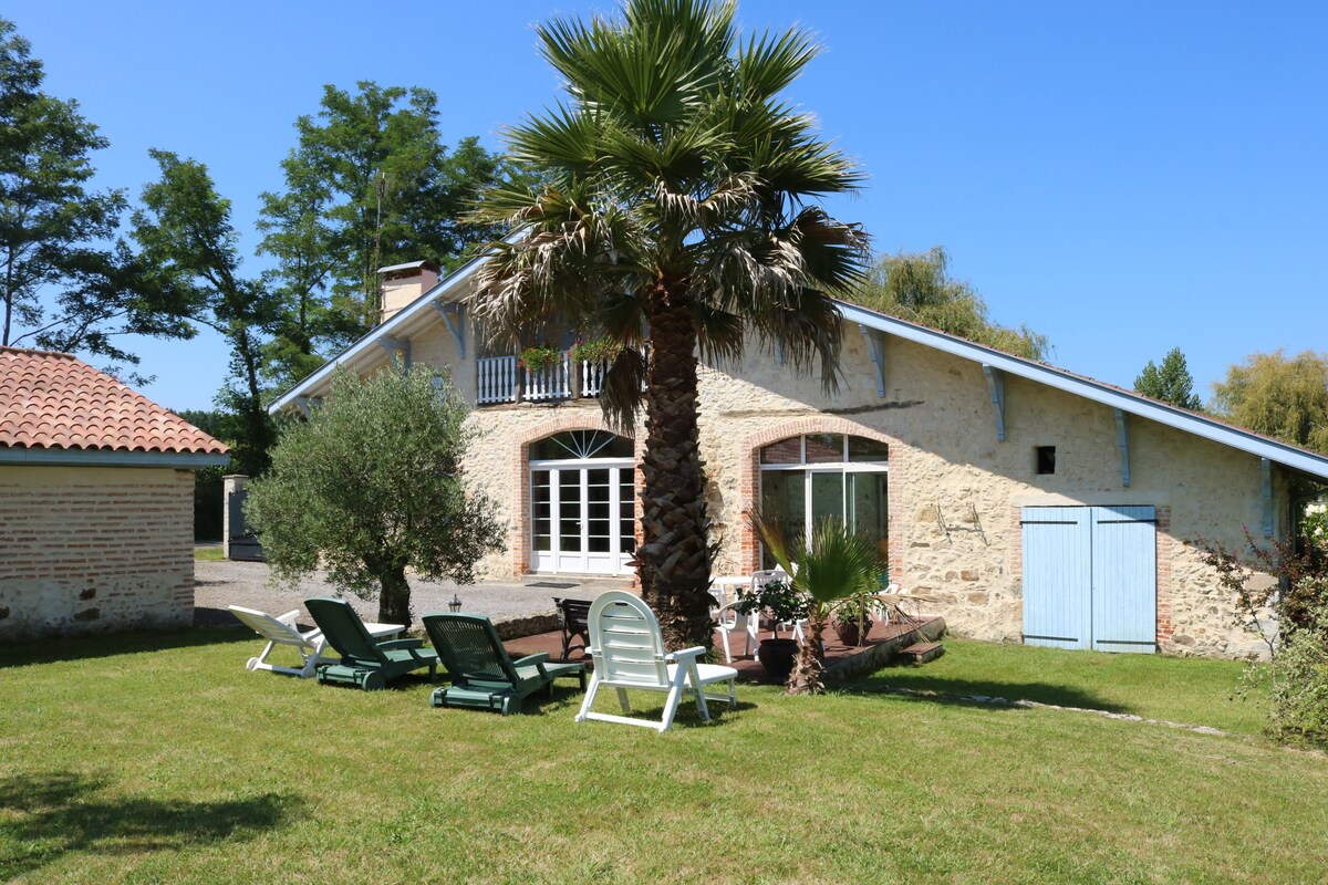 Ferme basco-landaise rénovée (300m²), piscine