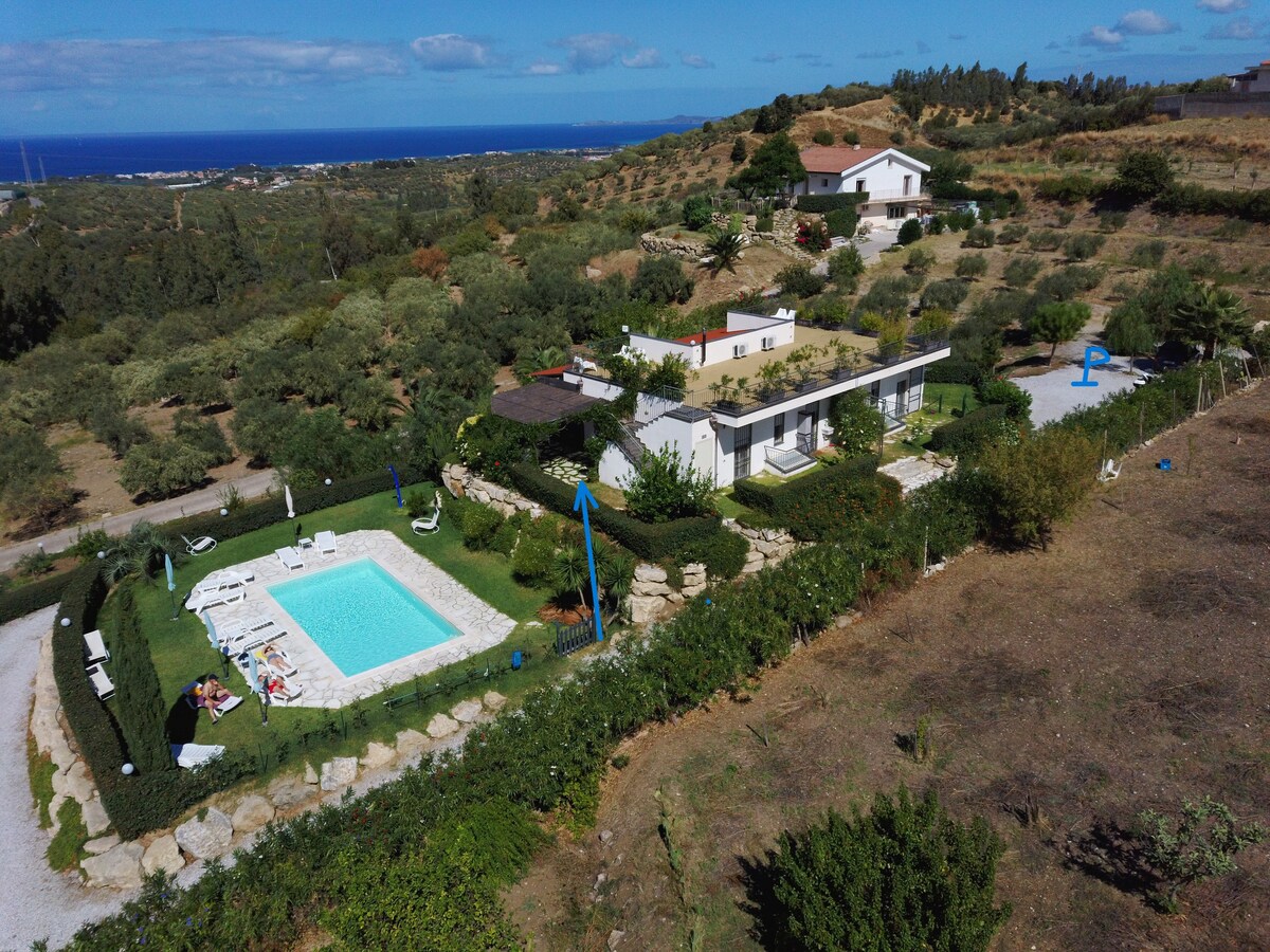 A dip in the typical Sicilian countryside!