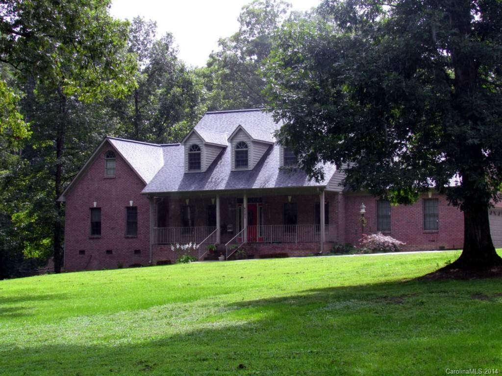 Country Home on 3 acres yet close to city life