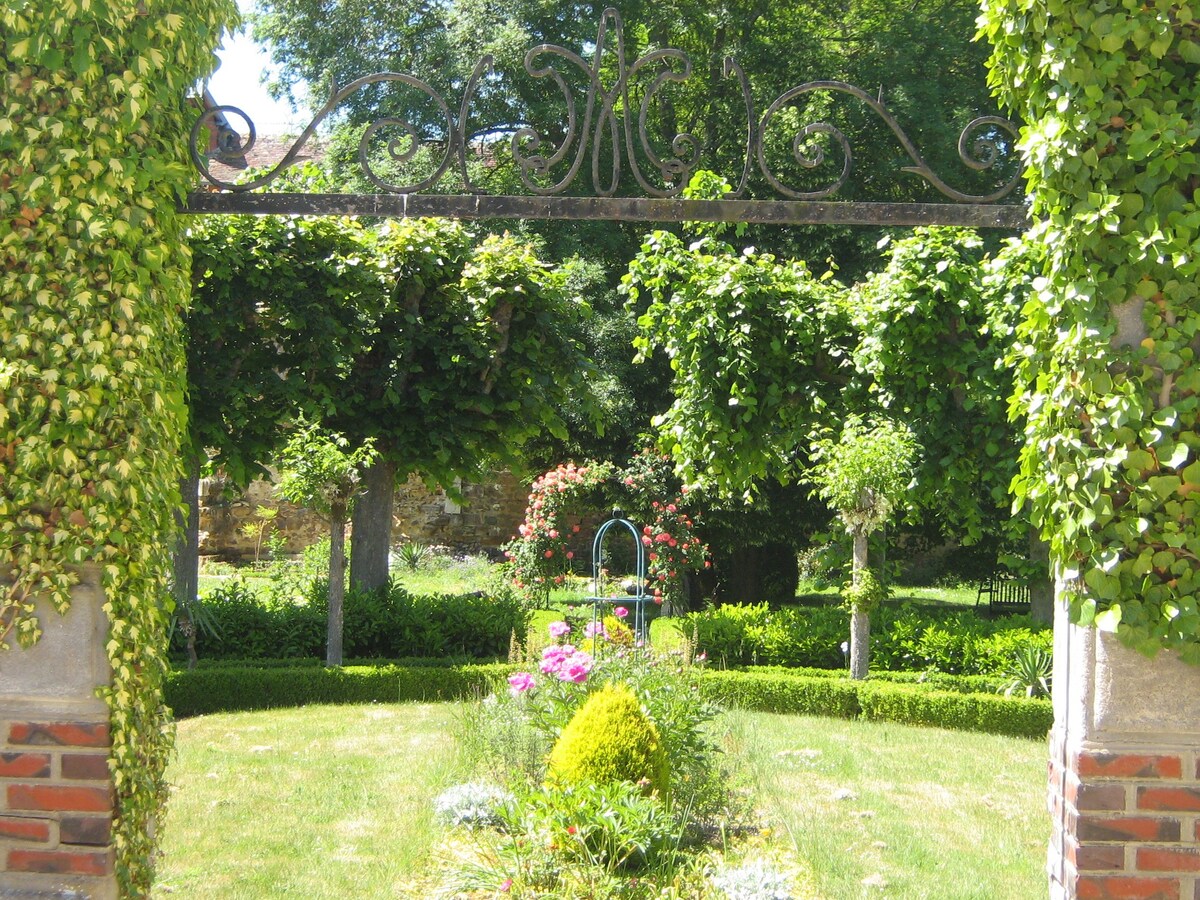 Le jardin du Vieux Château * 1