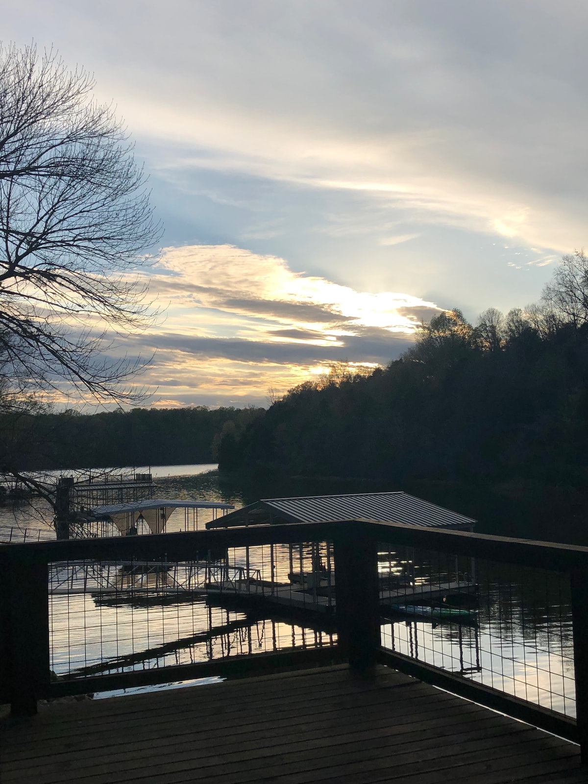 Beautiful Lake House sits right on Tims Ford Lake