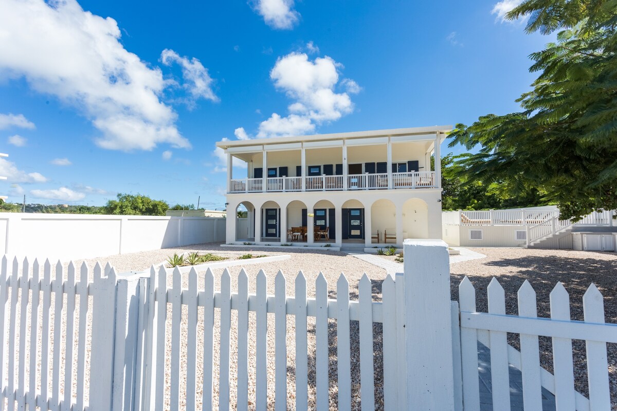 Beachfront Villa 4 bedrooms