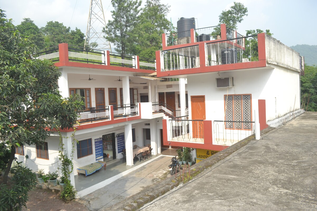 Tapoven Rishikesh的Privet舒适单人房