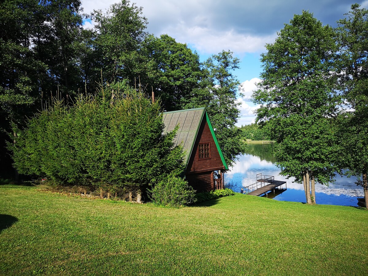 Hut in a serene lakeside location