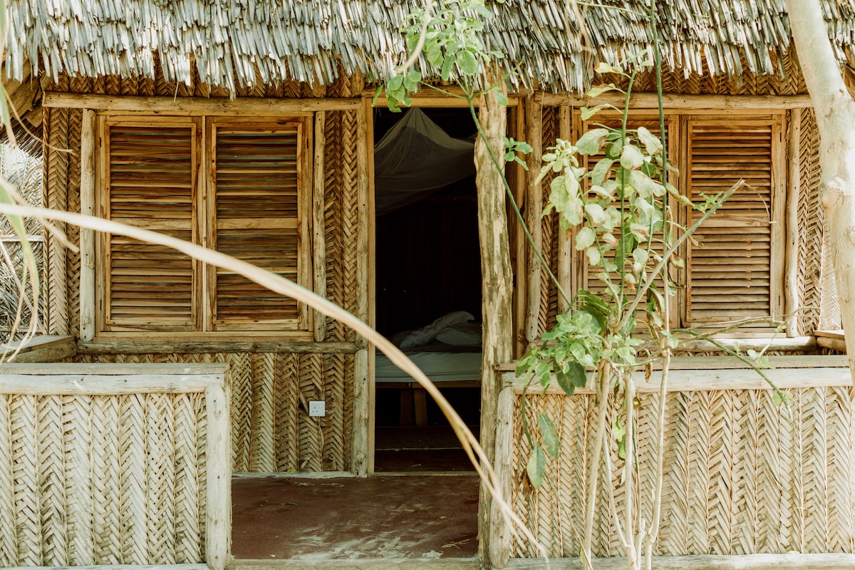 Ushongo Beach Banda 3