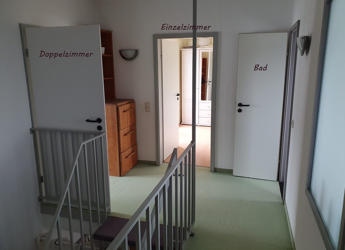 Doppelzimmer im Gästehaus / "WG-Haus" ruhige Lage