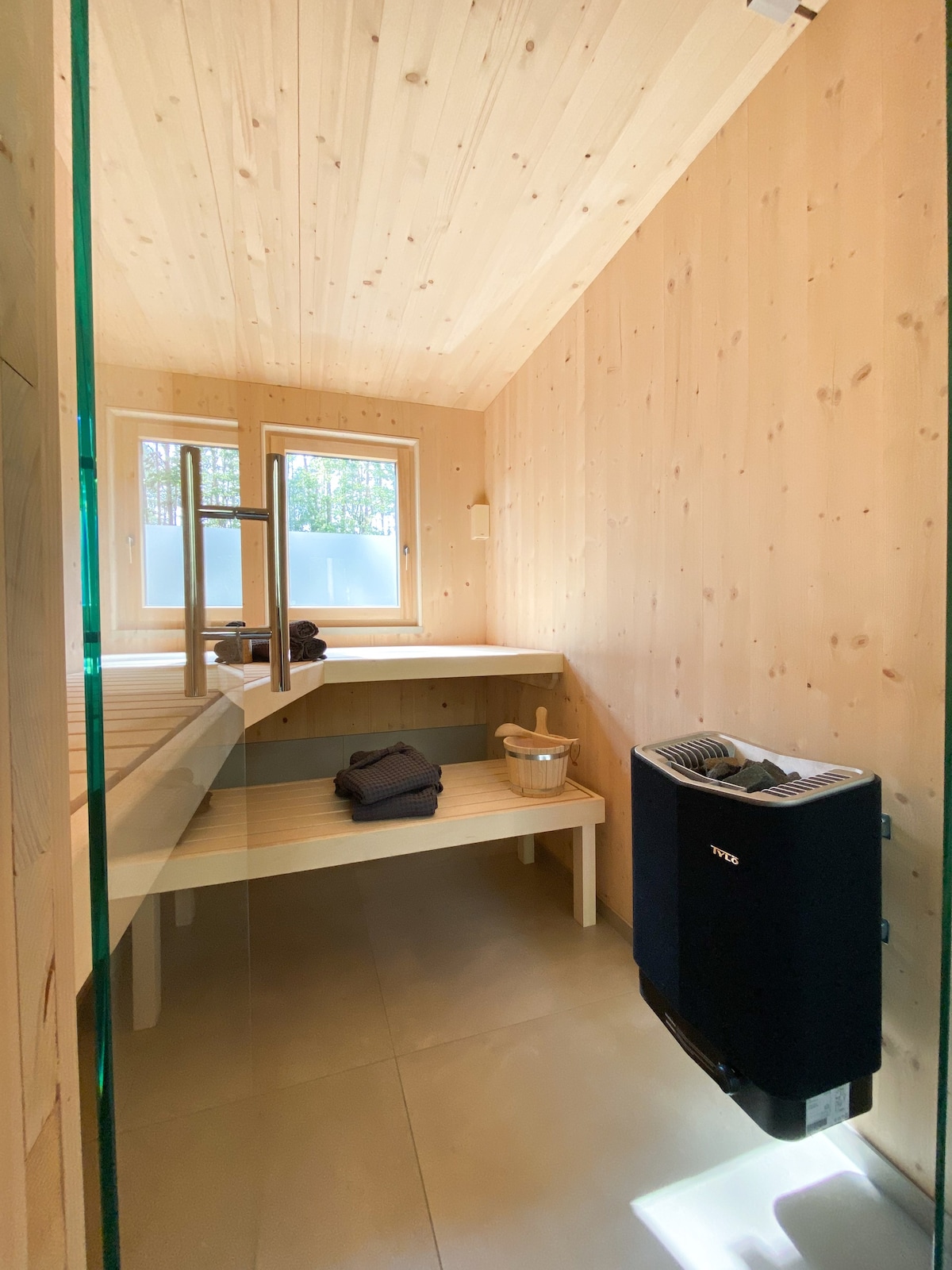 Massivholzhaus mit Sauna - behaglich und modern