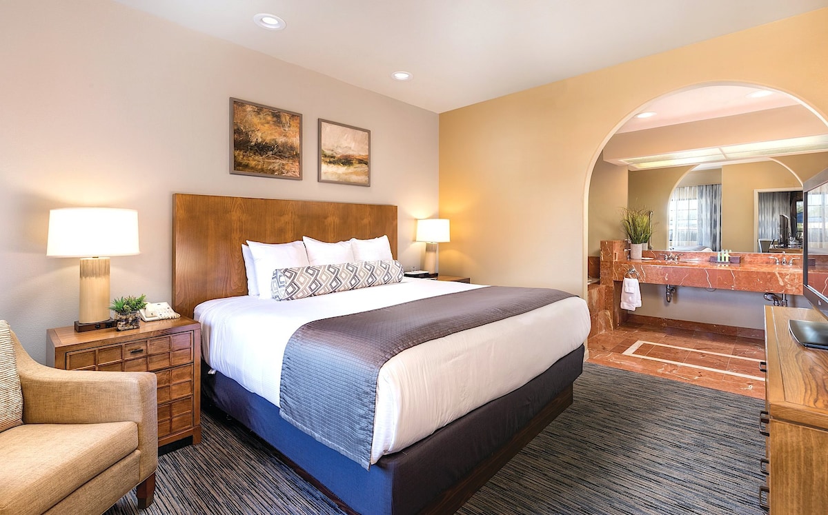 凤凰高尔夫度假村（ Phoenix Golf Resort ）的1卧室套房+便利设施！
